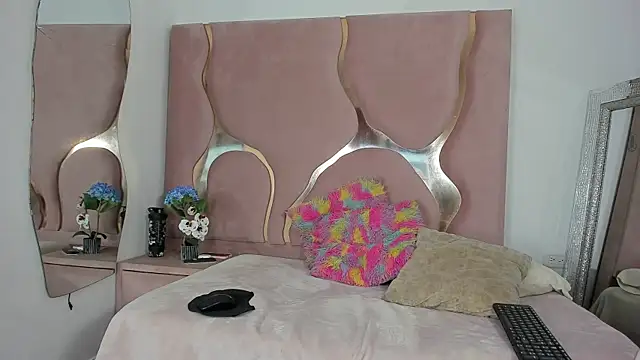 LunaScarleht online show from 02-25-26, 01:22