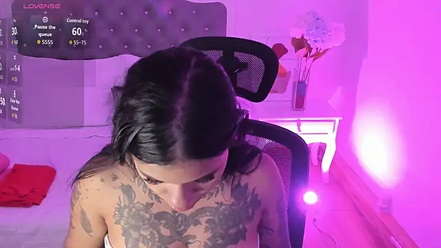 Snapshot of Aisha_Haddad chatting on 02-19-26, 02:25 Aisha Haddad online show from 02-19-26, 02:25