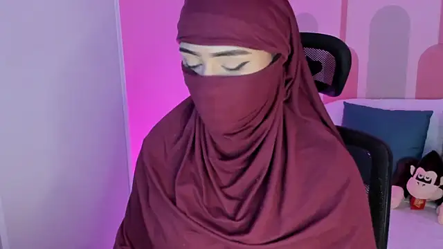 Snapshot of Aisha_Haddad chatting on 02-11-26, 03:56 Aisha Haddad online show from 02-11-26, 03:56