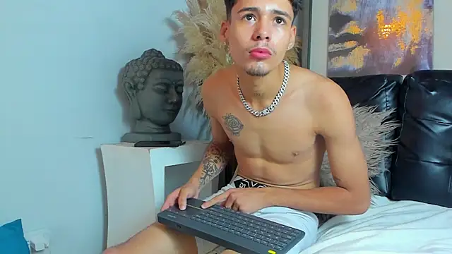 Snapshot of Davi_Ponce chatting on 02-16-26, 06:45 Davi Ponce online show from 02-16-26, 06:45