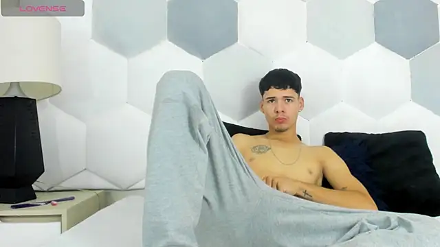 Snapshot of Davi_Ponce chatting on 02-11-26, 07:47 Davi Ponce online show from 02-11-26, 07:47