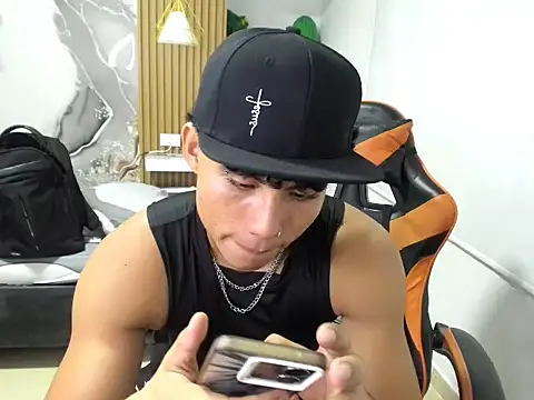 marcus dick    online show from 08-06-26, 03:56