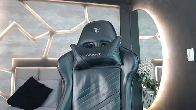 Snapshot of SinLickerr chatting on 02-26-26, 07:36 SinLickerr online show from 02-26-26, 07:36