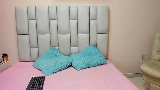 Snapshot of sugar_doll1 chatting on 02-20-26, 10:55 sugar doll1 online show from 02-20-26, 10:55