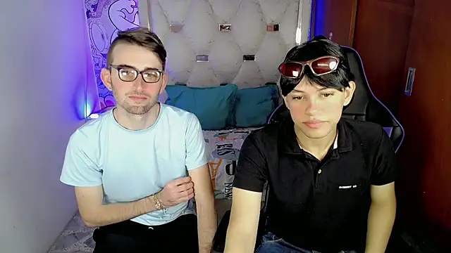 Snapshot of Top_and_bottom chatting on 02-16-26, 08:18 Top and bottom online show from 02-16-26, 08:18