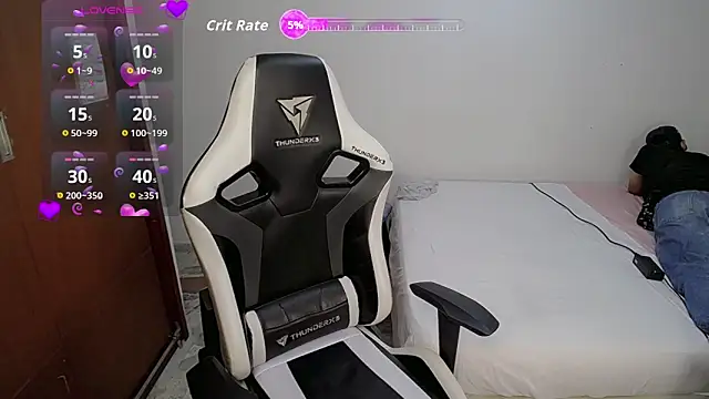 Snapshot of Top_and_bottom chatting on 02-25-26, 08:19 Top and bottom online show from 02-25-26, 08:19