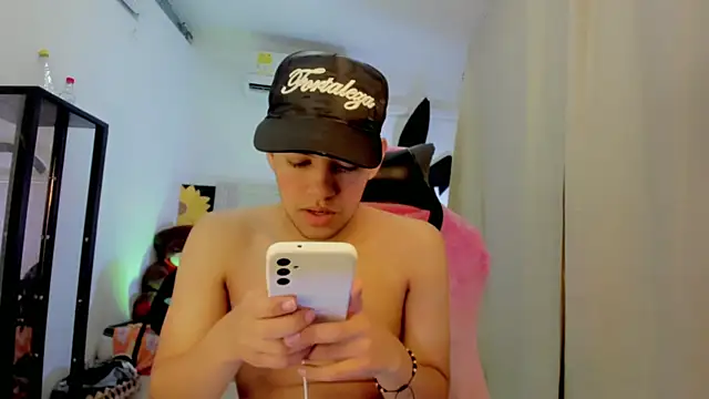 Top and bottom online show from 04-11-26, 08:01