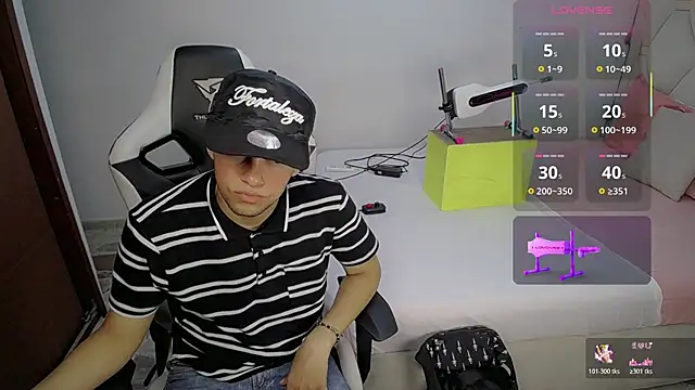 Snapshot of Top_and_bottom chatting on 02-24-26, 09:48 Top and bottom online show from 02-24-26, 09:48