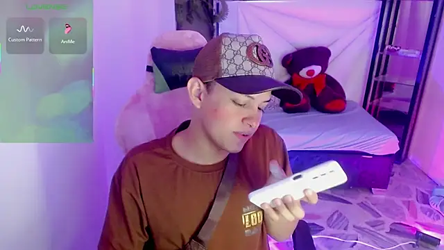 Top and bottom online show from 05-25-26, 03:28