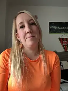 Snapshot of Ninimaus chatting on 02-12-26, 12:27 Ninimaus online show from 02-12-26, 12:27