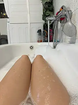 Snapshot of Ninimaus chatting on 02-26-26, 04:40 Ninimaus online show from 02-26-26, 04:40