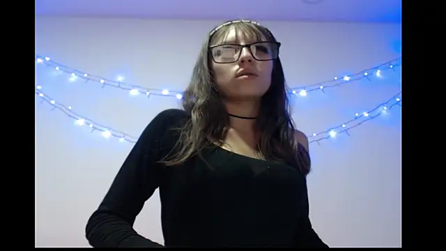 Snapshot of michell_bunny1 chatting on 02-18-26, 03:15 michell bunny1 online show from 02-18-26, 03:15