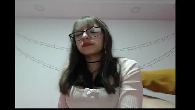 Snapshot of michell_bunny1 chatting on 02-19-26, 03:03 michell bunny1 online show from 02-19-26, 03:03