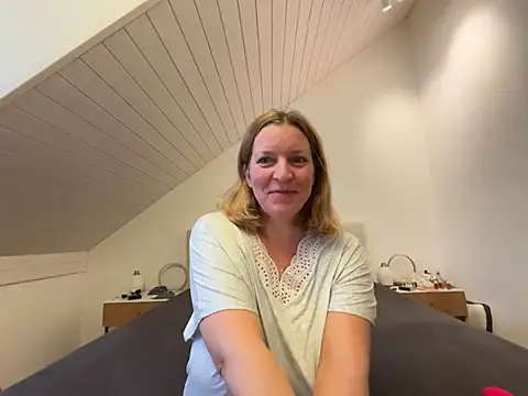 Snapshot of Busenwunder1280 chatting on 02-14-26, 07:30 Busenwunder1280 online show from 02-14-26, 07:30