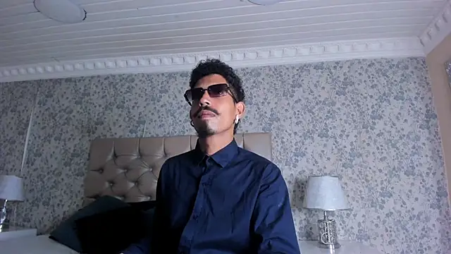 Snapshot of NoaahTylor chatting on 02-19-26, 08:28 NoaahTylor online show from 02-19-26, 08:28