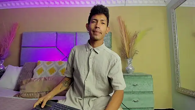 NoaahTylor online show from 05-13-26, 04:08