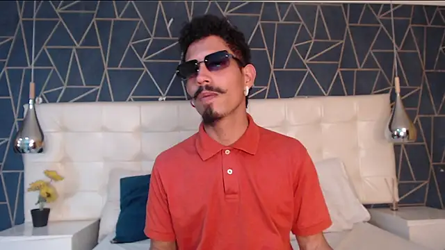 Snapshot of NoaahTylor chatting on 02-16-26, 07:56 NoaahTylor online show from 02-16-26, 07:56