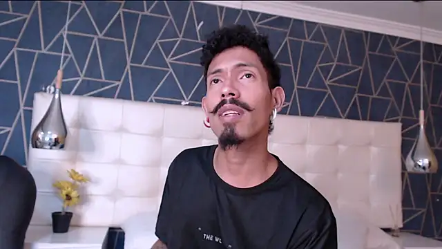 Snapshot of NoaahTylor chatting on 02-20-26, 08:11 NoaahTylor online show from 02-20-26, 08:11