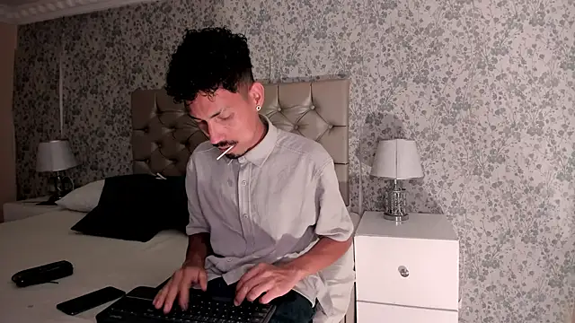 NoaahTylor online show from 04-10-26, 02:07