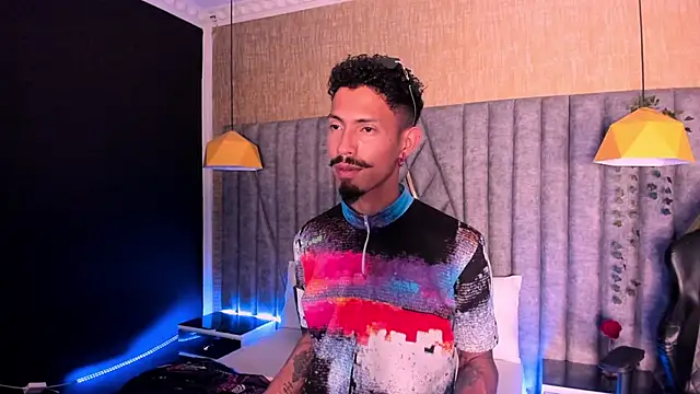 Snapshot of NoaahTylor chatting on 02-28-26, 07:46 NoaahTylor online show from 02-28-26, 07:46