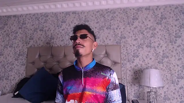 Snapshot of NoaahTylor chatting on 02-21-26, 07:49 NoaahTylor online show from 02-21-26, 07:49