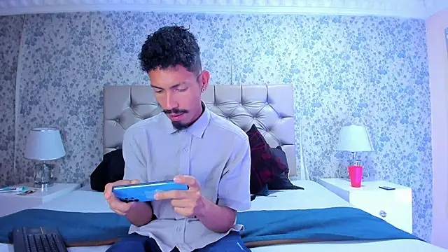 NoaahTylor online show from 03-21-26, 06:12