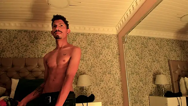 NoaahTylor online show from 04-18-26, 04:04