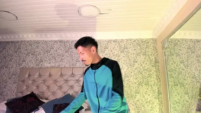 NoaahTylor online show from 04-09-26, 04:14