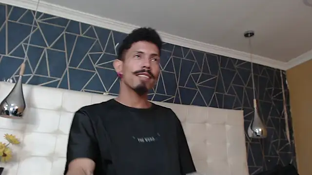 Snapshot of NoaahTylor chatting on 02-11-26, 08:20 NoaahTylor online show from 02-11-26, 08:20