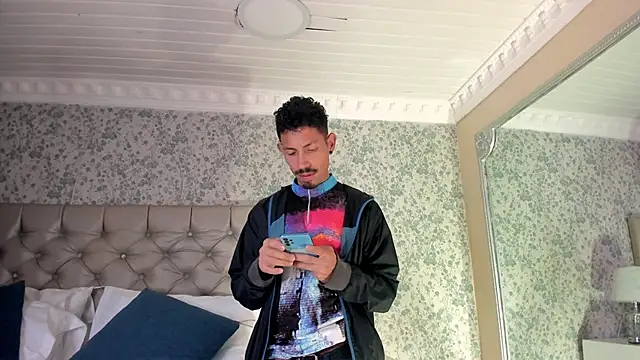 NoaahTylor online show from 04-14-26, 01:21