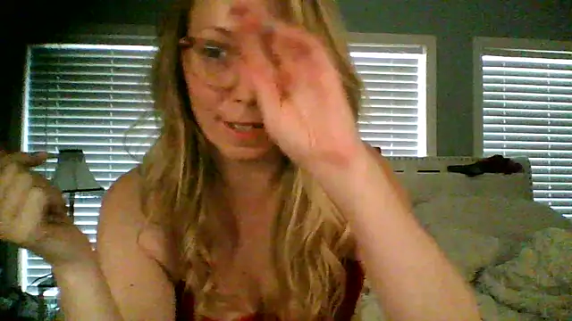 Snapshot of NikkiB653466 chatting on 03-03-26, 07:54 NikkiB653466 online show from 03-03-26, 07:54