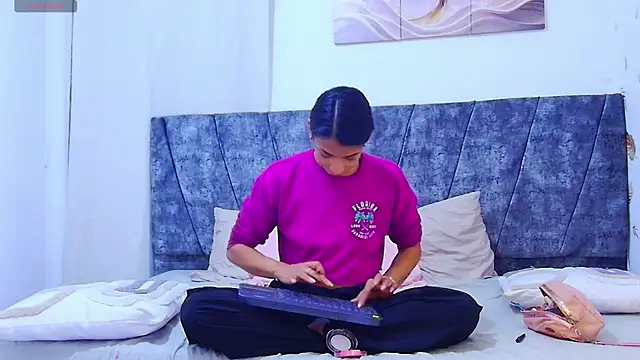 MelanyStone  online show from 04-11-26, 10:52