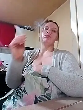 Snapshot of HotStepmommy4 chatting on 02-14-26, 09:48 HotStepmommy4 online show from 02-14-26, 09:48