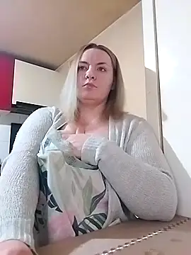 Snapshot of HotStepmommy4 chatting on 02-15-26, 09:36 HotStepmommy4 online show from 02-15-26, 09:36