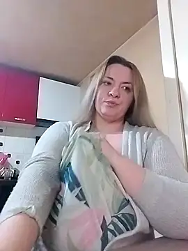 Snapshot of HotStepmommy4 chatting on 02-19-26, 10:51 HotStepmommy4 online show from 02-19-26, 10:51