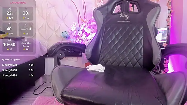 Snapshot of Siena_fox chatting on 06-11-26, 12:32 Siena fox online show from 06-11-26, 12:32