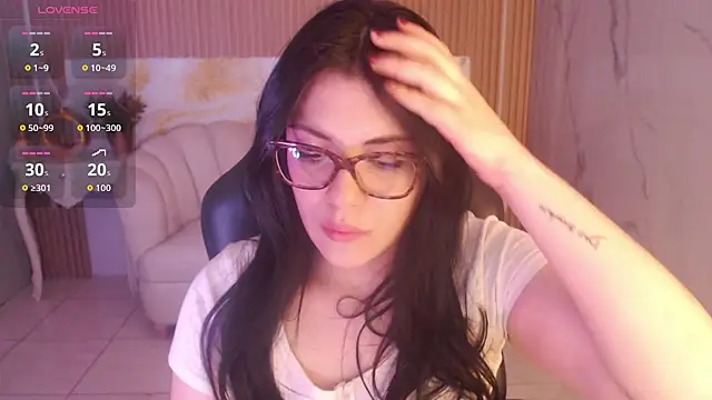 caroline 1s online show from 05-03-26, 03:44
