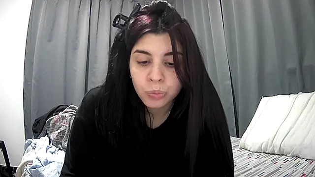 Snapshot of violetazein7 chatting on 05-04-26, 01:53 violetazein7 online show from 05-04-26, 01:53