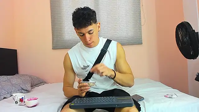 Snapshot of Muscle__Myke chatting on 02-27-26, 12:38 Muscle Myke online show from 02-27-26, 12:38