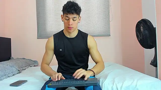 Snapshot of Muscle__Myke chatting on 02-24-26, 12:39 Muscle Myke online show from 02-24-26, 12:39