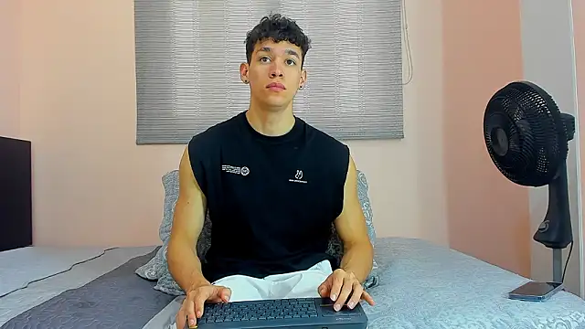 Snapshot of Muscle__Myke chatting on 02-22-26, 12:29 Muscle Myke online show from 02-22-26, 12:29