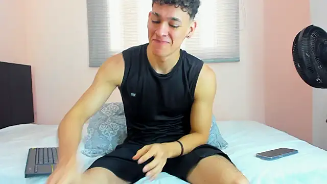 Snapshot of Muscle__Myke chatting on 02-25-26, 01:00 Muscle Myke online show from 02-25-26, 01:00