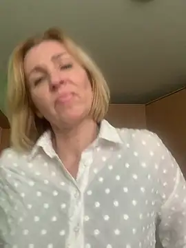 Snapshot of VeltaMur975 chatting on 02-26-26, 10:37 VeltaMur975 online show from 02-26-26, 10:37