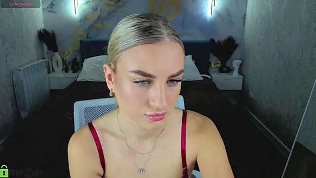 Snapshot of Silen_Tori chatting on 06-16-26, 01:16 Silen Tori online show from 06-16-26, 01:16