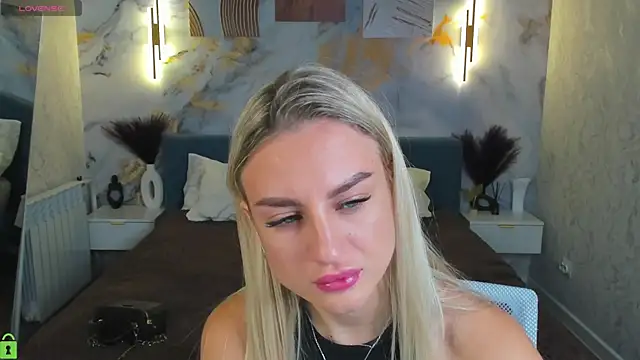 Snapshot of Silen_Tori chatting on 07-16-26, 01:13 Silen Tori online show from 07-16-26, 01:13