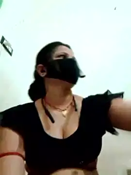 Snapshot of karishma_Bhabhi chatting on 02-28-26, 12:10 karishma Bhabhi online show from 02-28-26, 12:10