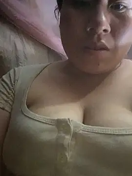 Snapshot of plump-bums chatting on 02-18-26, 01:40 plump-bums online show from 02-18-26, 01:40