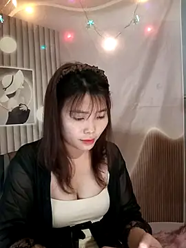 Snapshot of Girl-crazy1 chatting on 02-17-26, 04:43 Girl-crazy1 online show from 02-17-26, 04:43