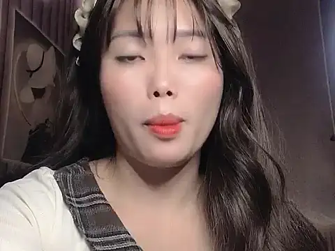 Snapshot of Girl-crazy1 chatting on 02-26-26, 08:47 Girl-crazy1 online show from 02-26-26, 08:47