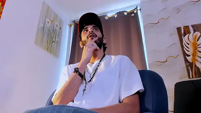 LovexJuxn8 online show from 03-25-26, 08:52